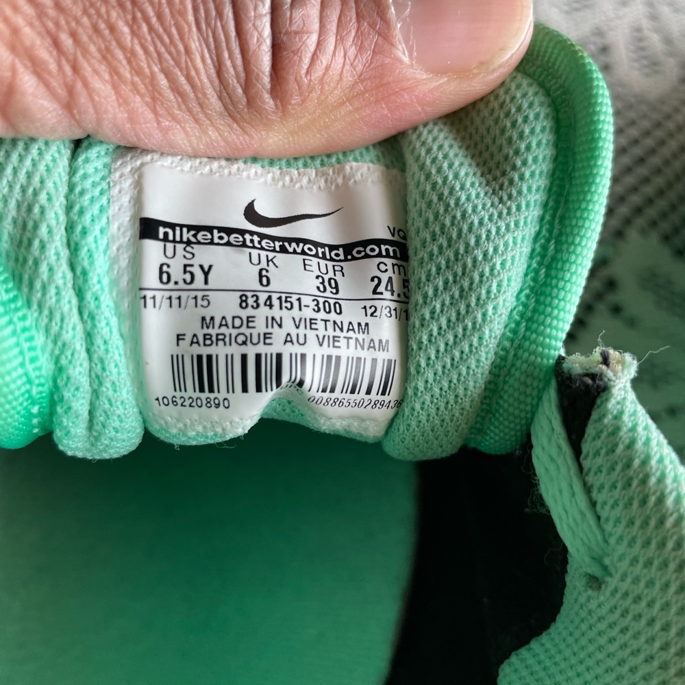 Nike Tennis Classic PRM (GS) Sneakers - Picture 5 of 9